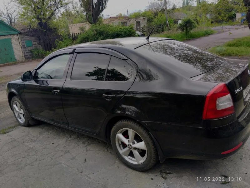 Продам живую octavia a5 в рестайлинге на автомате aisin 1.6 l / 102 л. с. abs, asr, esp, airbags, кондиционер, электро зеркала и стеклоподьемники, регулировка руля по высоте и вылету, аудиосистема, цз. на уверенном ходу, без ржавчины. двигатель не троит, не дымит. коробка не пинается, не вибрирует. 750 тыс. руб, небольшой торг +79493048206 📲 tg: v 📞 звоните: +7(949)3048206 - фотография - 2