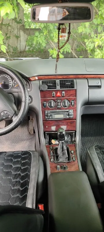 Продам mercedes w 210, 2000 г. в. двигатель 2.2 дизель, коробка механика 6 ст. , пробег 348 т. , есть родные диски, зимняя резина, цена 500 т. , без номеров дешевле. +7949-301-70-71 📲 tg: виталий 📞 звоните: +7(949)3017071 - фотография - 4