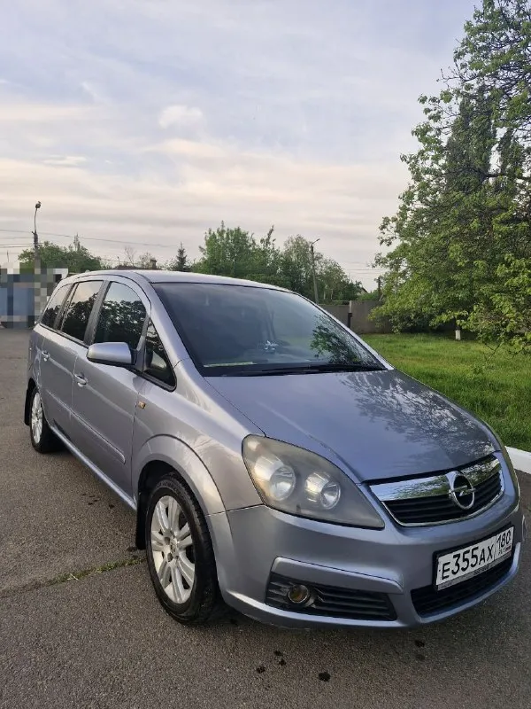 Продам opel zafira b 2005 бензин / газ двигатель 1.8 (140лс) пробег 218 000 км на 215 000 км был выполнен капитальный ремонт двигателя. установлен новый радиатор охлаждения, термостат, датчик температуры, насосная станция. промыта печка салона. передние стекла в атермальной пленке 80%. установлена сигнализация. сиденья в чехлах. кондиционер заправлен, холодит. цена 720.000 р торг приветствуется телефон: +79493079892 - фотография - 2