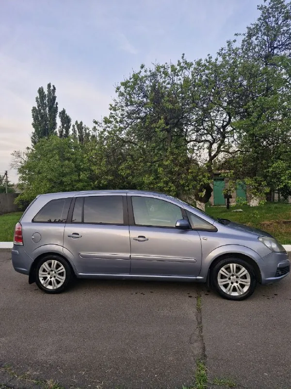 Продам opel zafira b 2005 бензин / газ двигатель 1.8 (140лс) пробег 218 000 км на 215 000 км был выполнен капитальный ремонт двигателя. установлен новый радиатор охлаждения, термостат, датчик температуры, насосная станция. промыта печка салона. передние стекла в атермальной пленке 80%. установлена сигнализация. сиденья в чехлах. кондиционер заправлен, холодит. цена 720.000 р торг приветствуется телефон: +79493079892 - фотография - 4