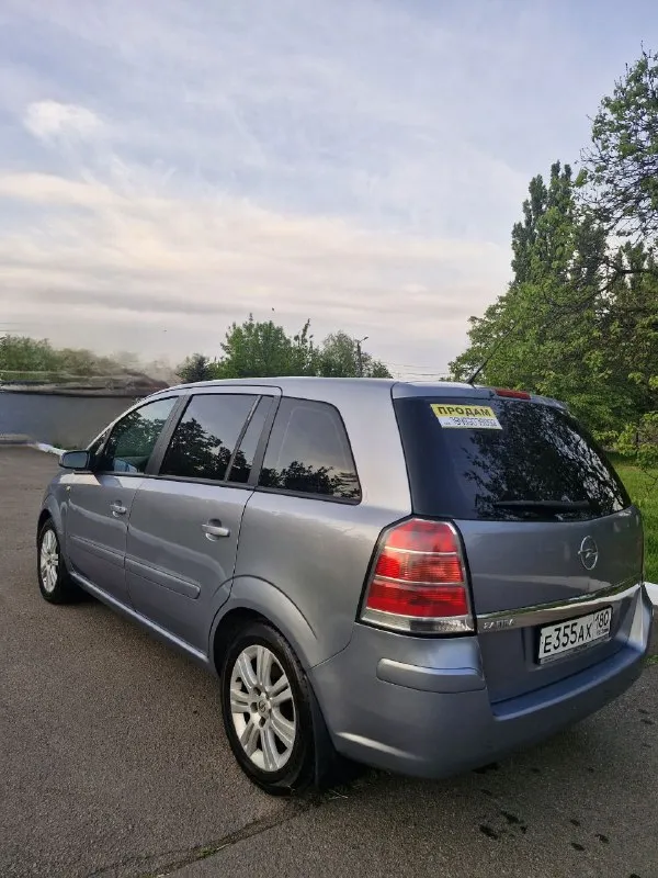 Продам opel zafira b 2005 бензин / газ двигатель 1.8 (140лс) пробег 218 000 км на 215 000 км был выполнен капитальный ремонт двигателя. установлен новый радиатор охлаждения, термостат, датчик температуры, насосная станция. промыта печка салона. передние стекла в атермальной пленке 80%. установлена сигнализация. сиденья в чехлах. кондиционер заправлен, холодит. цена 720.000 р торг приветствуется телефон: +79493079892 - фотография - 5
