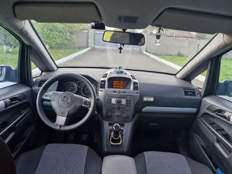 Продам opel zafira b 2005 бензин / газ двигатель 1.8 (140лс) пробег 218 000 км на 215 000 км был выполнен капитальный ремонт двигателя. установлен новый радиатор охлаждения, термостат, датчик температуры, насосная станция. промыта печка салона. передние стекла в атермальной пленке 80%. установлена сигнализация. сиденья в чехлах. кондиционер заправлен, холодит. цена 720.000 р торг приветствуется телефон: +79493079892 - фотография - 8
