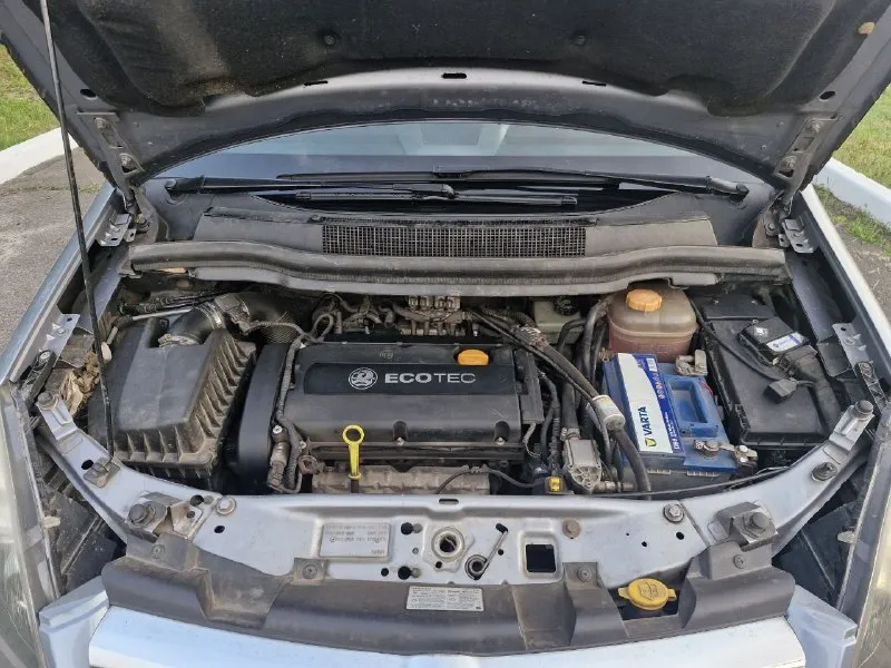 Продам opel zafira b 2005 бензин / газ двигатель 1.8 (140лс) пробег 218 000 км на 215 000 км был выполнен капитальный ремонт двигателя. установлен новый радиатор охлаждения, термостат, датчик температуры, насосная станция. промыта печка салона. передние стекла в атермальной пленке 80%. установлена сигнализация. сиденья в чехлах. кондиционер заправлен, холодит. цена 720.000 р торг приветствуется телефон: +79493079892 - фотография - 9
