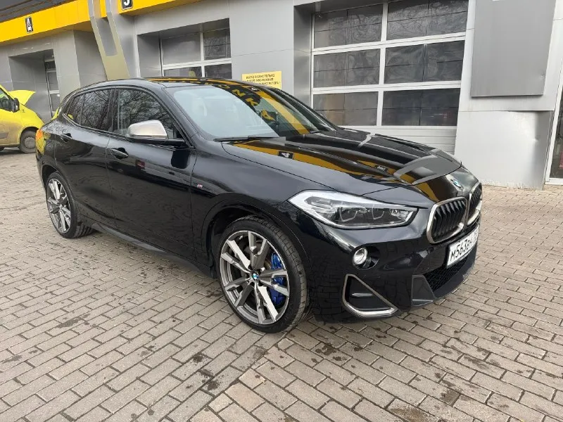 Bmw x2m35i. 306 л. с. год выпуска: 2020. пробег: 73000 км. стоимость: 3 490 000 руб. автомобиль куплен у официального дилера bmw в германии. машина в идеальном состоянии. автомобиль представляет собой уникальный сплав полноприводного кроссовера, с увеличенным дорожным просветом и спортивного автомобиля, с невероятной динамикой. машина в максимальной комплектации, включая спортивные ковшеобразные сидения, проекцию на лобовое стекло, панорамную крышу, кованные диски r20 и т. д. автомобиль в абсолютно заводском состоянии, безо всякого чип-тюнинга и т. д. имеется вся история обслуживания. все органы и системы исправны и работают также, как на новой машине. невероятно мощный, быстрый и универсальный автомобиль. тел: +7 949 484 29 53 📞 🇷🇺 звоните: +79494842953 - фотография - 3