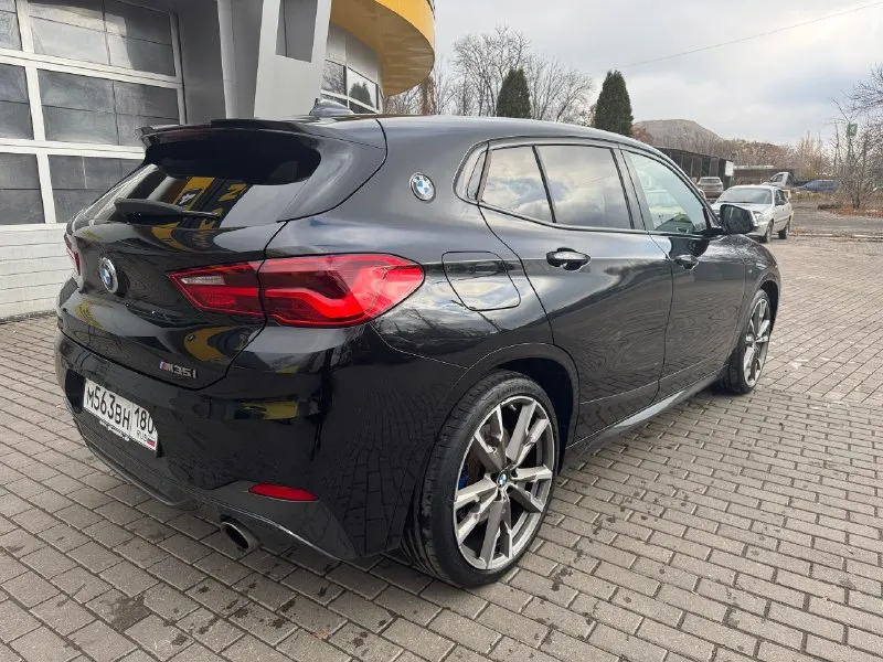 Bmw x2m35i. 306 л. с. год выпуска: 2020. пробег: 73000 км. стоимость: 3 490 000 руб. автомобиль куплен у официального дилера bmw в германии. машина в идеальном состоянии. автомобиль представляет собой уникальный сплав полноприводного кроссовера, с увеличенным дорожным просветом и спортивного автомобиля, с невероятной динамикой. машина в максимальной комплектации, включая спортивные ковшеобразные сидения, проекцию на лобовое стекло, панорамную крышу, кованные диски r20 и т. д. автомобиль в абсолютно заводском состоянии, безо всякого чип-тюнинга и т. д. имеется вся история обслуживания. все органы и системы исправны и работают также, как на новой машине. невероятно мощный, быстрый и универсальный автомобиль. тел: +7 949 484 29 53 📞 🇷🇺 звоните: +79494842953 - фотография - 5