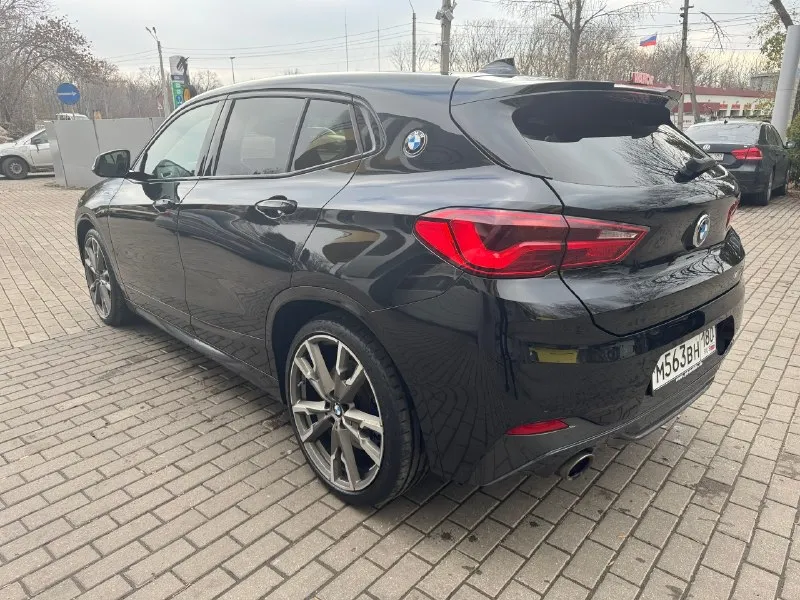 Bmw x2m35i. 306 л. с. год выпуска: 2020. пробег: 73000 км. стоимость: 3 490 000 руб. автомобиль куплен у официального дилера bmw в германии. машина в идеальном состоянии. автомобиль представляет собой уникальный сплав полноприводного кроссовера, с увеличенным дорожным просветом и спортивного автомобиля, с невероятной динамикой. машина в максимальной комплектации, включая спортивные ковшеобразные сидения, проекцию на лобовое стекло, панорамную крышу, кованные диски r20 и т. д. автомобиль в абсолютно заводском состоянии, безо всякого чип-тюнинга и т. д. имеется вся история обслуживания. все органы и системы исправны и работают также, как на новой машине. невероятно мощный, быстрый и универсальный автомобиль. тел: +7 949 484 29 53 📞 🇷🇺 звоните: +79494842953 - фотография - 6
