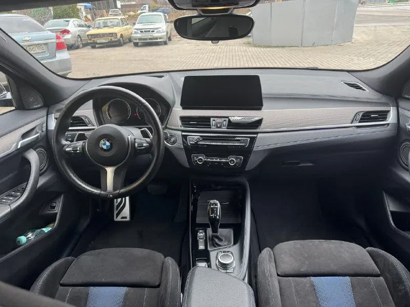 Bmw x2m35i. 306 л. с. год выпуска: 2020. пробег: 73000 км. стоимость: 3 490 000 руб. автомобиль куплен у официального дилера bmw в германии. машина в идеальном состоянии. автомобиль представляет собой уникальный сплав полноприводного кроссовера, с увеличенным дорожным просветом и спортивного автомобиля, с невероятной динамикой. машина в максимальной комплектации, включая спортивные ковшеобразные сидения, проекцию на лобовое стекло, панорамную крышу, кованные диски r20 и т. д. автомобиль в абсолютно заводском состоянии, безо всякого чип-тюнинга и т. д. имеется вся история обслуживания. все органы и системы исправны и работают также, как на новой машине. невероятно мощный, быстрый и универсальный автомобиль. тел: +7 949 484 29 53 📞 🇷🇺 звоните: +79494842953 - фотография - 7