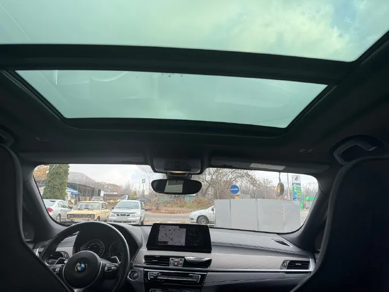 Bmw x2m35i. 306 л. с. год выпуска: 2020. пробег: 73000 км. стоимость: 3 490 000 руб. автомобиль куплен у официального дилера bmw в германии. машина в идеальном состоянии. автомобиль представляет собой уникальный сплав полноприводного кроссовера, с увеличенным дорожным просветом и спортивного автомобиля, с невероятной динамикой. машина в максимальной комплектации, включая спортивные ковшеобразные сидения, проекцию на лобовое стекло, панорамную крышу, кованные диски r20 и т. д. автомобиль в абсолютно заводском состоянии, безо всякого чип-тюнинга и т. д. имеется вся история обслуживания. все органы и системы исправны и работают также, как на новой машине. невероятно мощный, быстрый и универсальный автомобиль. тел: +7 949 484 29 53 📞 🇷🇺 звоните: +79494842953 - фотография - 9