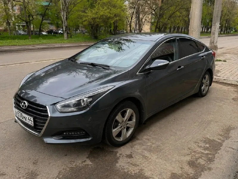Hyundai i40 2015 🔥1,050,000 руб, торг после осмотра 2.0l акпп 6-ст. пробег 190 тыс. км собственник, второй по счету. abs, airbags, autohold, коробка передач с тремя режимами стиля езды, кондиционер, подогрев сидений, автосвет. двигатель абсолютно новый, пробег 1 тыс. км. официальный, с завода. автомобиль в отличном состоянии, вложений, ремонта не требует. агрегаты исправны, все функции работают. два ключа два комплекта резины - новая зимняя и летняя, на сезон. донецк/ясиноватая все вопросы по телефону +79889998108 - фотография - 2