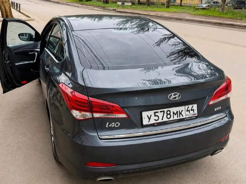 Hyundai i40 2015 🔥1,050,000 руб, торг после осмотра 2.0l акпп 6-ст. пробег 190 тыс. км собственник, второй по счету. abs, airbags, autohold, коробка передач с тремя режимами стиля езды, кондиционер, подогрев сидений, автосвет. двигатель абсолютно новый, пробег 1 тыс. км. официальный, с завода. автомобиль в отличном состоянии, вложений, ремонта не требует. агрегаты исправны, все функции работают. два ключа два комплекта резины - новая зимняя и летняя, на сезон. донецк/ясиноватая все вопросы по телефону +79889998108 - фотография - 3