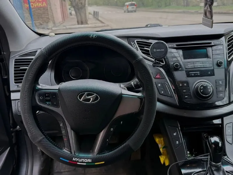 Hyundai i40 2015 🔥1,050,000 руб, торг после осмотра 2.0l акпп 6-ст. пробег 190 тыс. км собственник, второй по счету. abs, airbags, autohold, коробка передач с тремя режимами стиля езды, кондиционер, подогрев сидений, автосвет. двигатель абсолютно новый, пробег 1 тыс. км. официальный, с завода. автомобиль в отличном состоянии, вложений, ремонта не требует. агрегаты исправны, все функции работают. два ключа два комплекта резины - новая зимняя и летняя, на сезон. донецк/ясиноватая все вопросы по телефону +79889998108 - фотография - 6