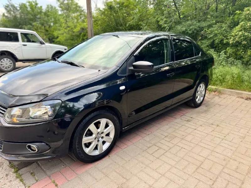 Продам фольксваген поло 2011 год выпуска автомат в хорошем состоянии хорошая комплектация все работает в штатном режиме коробка переключает плавно без пинков цена 650 торг +79494548896 - фотография - 6