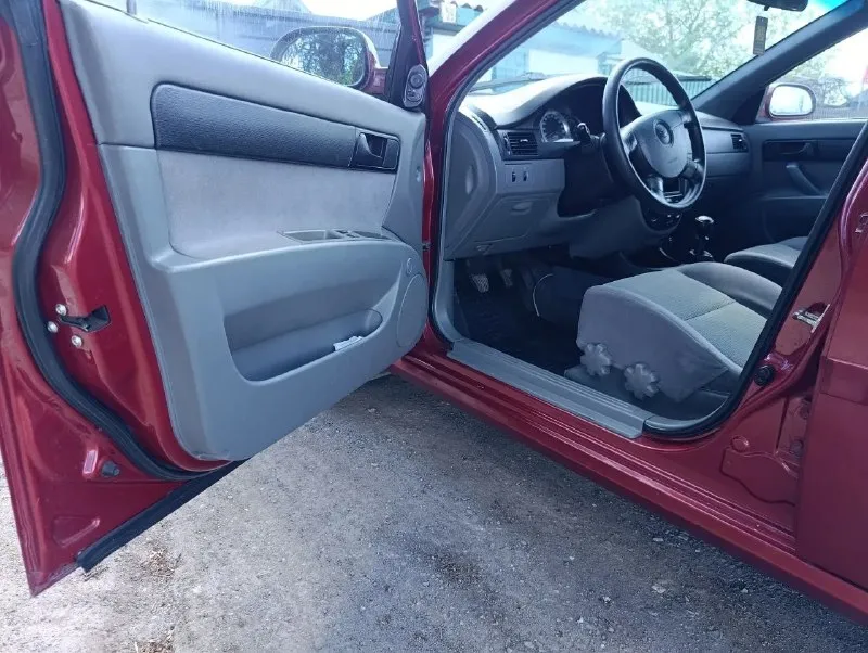 Chevrolet lacetti, 2008🚗 🐎мкпп⚙ двигатель обслужен не дымит, масло не ест⌛ мкпп работает исправно, передачи не хрустят⏱ сцепление новое, тормозные диски новые. хорошее состояние кузова⛏ птс оригинал✔ ходовая мягкая⚾ 1 хозяин за все время эксрлуатации✅ музыка, два ключа два брелка. led освещение💎 электро регулировка зеркал❗ 2 электро стеклоподъемника⚡ дно в хорошем состоянии💥 технически обслужена😐 электрика без нареканий⚡ цена 420 тыс торг‼ +79493609909 обмен с вашей доп. цена и состояние 🔥 - фотография - 5