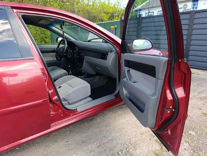 Chevrolet lacetti, 2008🚗 🐎мкпп⚙ двигатель обслужен не дымит, масло не ест⌛ мкпп работает исправно, передачи не хрустят⏱ сцепление новое, тормозные диски новые. хорошее состояние кузова⛏ птс оригинал✔ ходовая мягкая⚾ 1 хозяин за все время эксрлуатации✅ музыка, два ключа два брелка. led освещение💎 электро регулировка зеркал❗ 2 электро стеклоподъемника⚡ дно в хорошем состоянии💥 технически обслужена😐 электрика без нареканий⚡ цена 420 тыс торг‼ +79493609909 обмен с вашей доп. цена и состояние 🔥 - фотография - 6