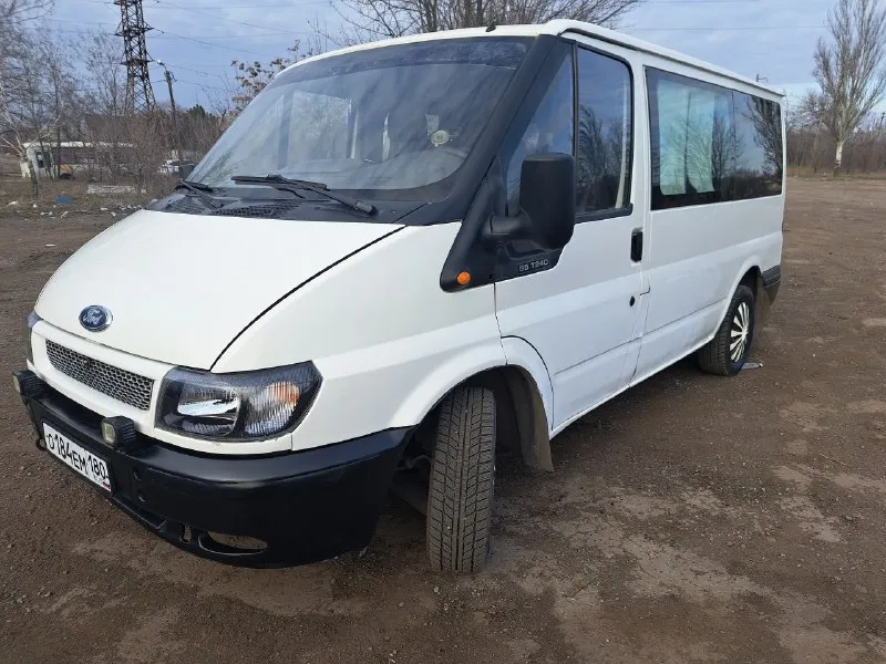 Продам ford транзит 2004 г. в хорошем состоянии на ходу, объём 2л. турбодизель. не гнилая, новая резина зима, лето на дисках, (штамповка). авто чисто семейное, не перевоз, постоянная регистрация 180 регион, я хозяин! автомобилем владею 8 лет, стоит магнитола, центральный замок, акб новый, сигнализация, пробег 442тыс. тнвд переделан с электро на механику, новые форсунки, заменена цепь, натяжитель, заводится в любую погоду с полтыка. все расходники вовремя меняются, не дымит кпп плавно переключается. новые передние фары, старые есть дома, по кузову есть мелкие части эксплуатации, не критично. за машиной слежу, переоформление, машина в донецке, продажа по месту, прошу 870т. торг уместен, остальные вопросы по +79493465365 📞 звоните: +7(949)3465365 - фотография - 1
