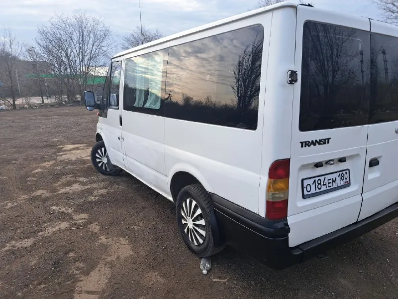 Продам ford транзит 2004 г. в хорошем состоянии на ходу, объём 2л. турбодизель. не гнилая, новая резина зима, лето на дисках, (штамповка). авто чисто семейное, не перевоз, постоянная регистрация 180 регион, я хозяин! автомобилем владею 8 лет, стоит магнитола, центральный замок, акб новый, сигнализация, пробег 442тыс. тнвд переделан с электро на механику, новые форсунки, заменена цепь, натяжитель, заводится в любую погоду с полтыка. все расходники вовремя меняются, не дымит кпп плавно переключается. новые передние фары, старые есть дома, по кузову есть мелкие части эксплуатации, не критично. за машиной слежу, переоформление, машина в донецке, продажа по месту, прошу 870т. торг уместен, остальные вопросы по +79493465365 📞 звоните: +7(949)3465365 - фотография - 3