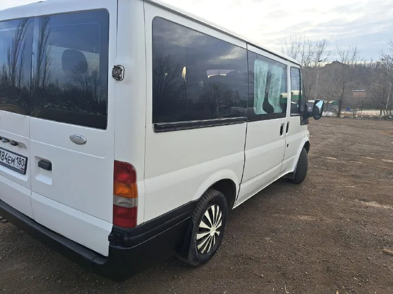 Продам ford транзит 2004 г. в хорошем состоянии на ходу, объём 2л. турбодизель. не гнилая, новая резина зима, лето на дисках, (штамповка). авто чисто семейное, не перевоз, постоянная регистрация 180 регион, я хозяин! автомобилем владею 8 лет, стоит магнитола, центральный замок, акб новый, сигнализация, пробег 442тыс. тнвд переделан с электро на механику, новые форсунки, заменена цепь, натяжитель, заводится в любую погоду с полтыка. все расходники вовремя меняются, не дымит кпп плавно переключается. новые передние фары, старые есть дома, по кузову есть мелкие части эксплуатации, не критично. за машиной слежу, переоформление, машина в донецке, продажа по месту, прошу 870т. торг уместен, остальные вопросы по +79493465365 📞 звоните: +7(949)3465365 - фотография - 4