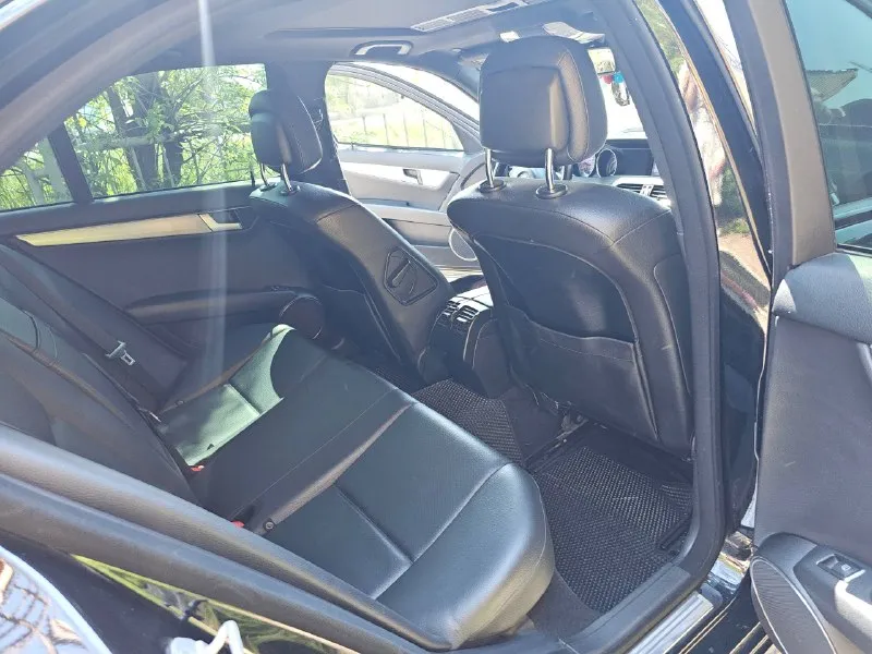 Mercedes benz w204 c250 2012 год(рестайлинг), 1,8турбо(230л. c),7-a tronic, 486 подвеска, задний привод. сделан приятный выхлоп на пульту, можно переключать режимы и выключить 2 выхлоп, подсветка салона, черный руль пробег 200 т. км. любые проверки за ваш счет приветствуются! датчик света/дождя/д. шин, круиз, климат нold. черный потолок, затемнение зеркал, аих bluetooth. usb, свет c (ed лампы), стекла все родные, безопасность на месте! люк. музыка harman kardon масло заменено недавно, по ходовке все супер, продаю на демисезонных колёсах, резина свежая 1.470.000 +79493401650 торг у капота. - фотография - 10