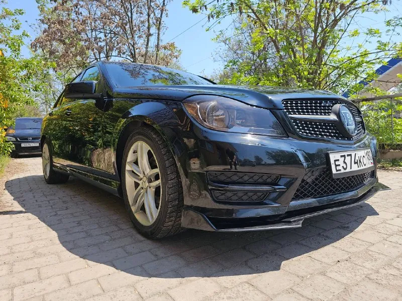 Mercedes benz w204 c250 2012 год(рестайлинг), 1,8турбо(230л. c),7-a tronic, 486 подвеска, задний привод. сделан приятный выхлоп на пульту, можно переключать режимы и выключить 2 выхлоп, подсветка салона, черный руль пробег 200 т. км. любые проверки за ваш счет приветствуются! датчик света/дождя/д. шин, круиз, климат нold. черный потолок, затемнение зеркал, аих bluetooth. usb, свет c (ed лампы), стекла все родные, безопасность на месте! люк. музыка harman kardon масло заменено недавно, по ходовке все супер, продаю на демисезонных колёсах, резина свежая 1.470.000 +79493401650 торг у капота. - фотография - 2
