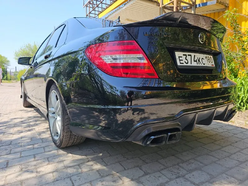 Mercedes benz w204 c250 2012 год(рестайлинг), 1,8турбо(230л. c),7-a tronic, 486 подвеска, задний привод. сделан приятный выхлоп на пульту, можно переключать режимы и выключить 2 выхлоп, подсветка салона, черный руль пробег 200 т. км. любые проверки за ваш счет приветствуются! датчик света/дождя/д. шин, круиз, климат нold. черный потолок, затемнение зеркал, аих bluetooth. usb, свет c (ed лампы), стекла все родные, безопасность на месте! люк. музыка harman kardon масло заменено недавно, по ходовке все супер, продаю на демисезонных колёсах, резина свежая 1.470.000 +79493401650 торг у капота. - фотография - 4