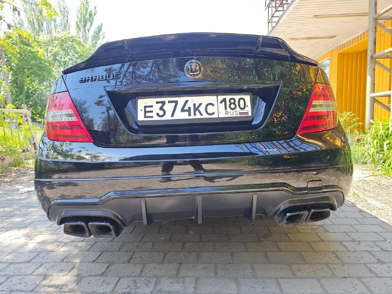 Mercedes benz w204 c250 2012 год(рестайлинг), 1,8турбо(230л. c),7-a tronic, 486 подвеска, задний привод. сделан приятный выхлоп на пульту, можно переключать режимы и выключить 2 выхлоп, подсветка салона, черный руль пробег 200 т. км. любые проверки за ваш счет приветствуются! датчик света/дождя/д. шин, круиз, климат нold. черный потолок, затемнение зеркал, аих bluetooth. usb, свет c (ed лампы), стекла все родные, безопасность на месте! люк. музыка harman kardon масло заменено недавно, по ходовке все супер, продаю на демисезонных колёсах, резина свежая 1.470.000 +79493401650 торг у капота. - фотография - 6