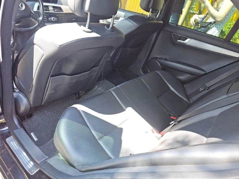 Mercedes benz w204 c250 2012 год(рестайлинг), 1,8турбо(230л. c),7-a tronic, 486 подвеска, задний привод. сделан приятный выхлоп на пульту, можно переключать режимы и выключить 2 выхлоп, подсветка салона, черный руль пробег 200 т. км. любые проверки за ваш счет приветствуются! датчик света/дождя/д. шин, круиз, климат нold. черный потолок, затемнение зеркал, аих bluetooth. usb, свет c (ed лампы), стекла все родные, безопасность на месте! люк. музыка harman kardon масло заменено недавно, по ходовке все супер, продаю на демисезонных колёсах, резина свежая 1.470.000 +79493401650 торг у капота. - фотография - 8