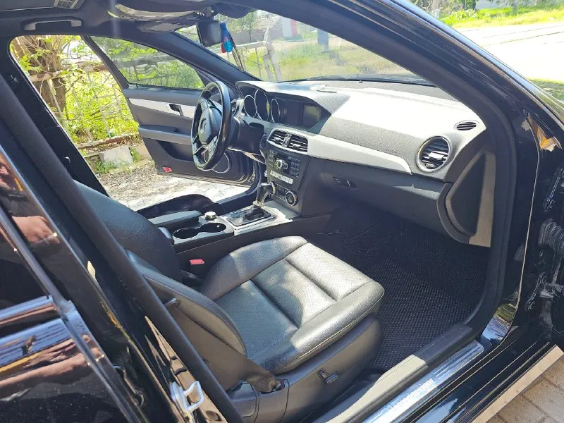 Mercedes benz w204 c250 2012 год(рестайлинг), 1,8турбо(230л. c),7-a tronic, 486 подвеска, задний привод. сделан приятный выхлоп на пульту, можно переключать режимы и выключить 2 выхлоп, подсветка салона, черный руль пробег 200 т. км. любые проверки за ваш счет приветствуются! датчик света/дождя/д. шин, круиз, климат нold. черный потолок, затемнение зеркал, аих bluetooth. usb, свет c (ed лампы), стекла все родные, безопасность на месте! люк. музыка harman kardon масло заменено недавно, по ходовке все супер, продаю на демисезонных колёсах, резина свежая 1.470.000 +79493401650 торг у капота. - фотография - 9