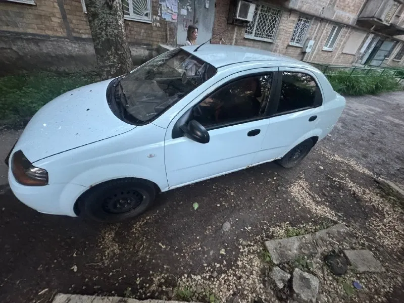 Я владелец, 2005 год, chevrolet авео, 1.5, механика ездил в основном на дачу, машина не новая, стоит планшет и камера заднего вида, есть газ, в том году перебирал всю ходовку. цена: 240.000 рублей с торгом феникс: +7949-336-94-99 📞 звоните: +7(949)3369499 - фотография - 3