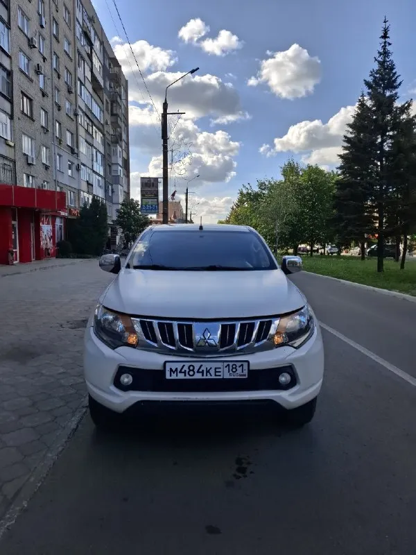 Здравствуйте продаю mitsubishi l200 2.4 мкпп,2017 год, комплектация invite пробег:250000 км. (двигатель после капитального ремонта, ещё на обкатке, новая турбина, новые фарсунки, чистка радиатора) заменены все жидкости, прочищен бак, заправлен кондиционер. новая летняя резина с дисками(отдам зиму на дисках) новый аккумулятор возможна продажа в кредит фары в свежей бронеплёнке установлен турботаймер, старлайн пройден техосмотр технически нареканий нет, всё работает отлично лкп требует внимания, машина с омска+работала в фирме, криминала нет, но местами сколы, потёртости, всё видно на фото, при необходимости запишу видео. г. свердловск цена:1470000+торг телефон: +79952268511(вацап, телеграм) 📞 звоните: +7(995)2268511 - фотография - 1