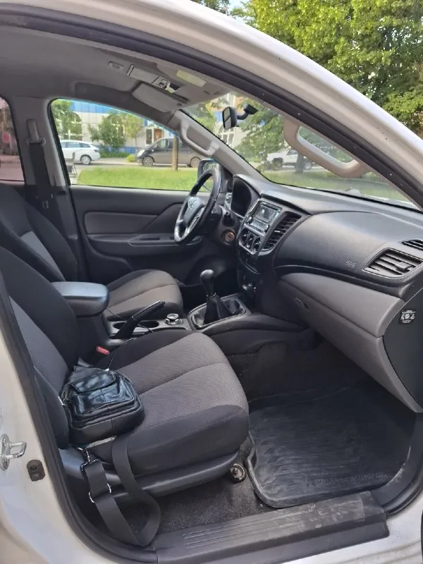 Здравствуйте продаю mitsubishi l200 2.4 мкпп,2017 год, комплектация invite пробег:250000 км. (двигатель после капитального ремонта, ещё на обкатке, новая турбина, новые фарсунки, чистка радиатора) заменены все жидкости, прочищен бак, заправлен кондиционер. новая летняя резина с дисками(отдам зиму на дисках) новый аккумулятор возможна продажа в кредит фары в свежей бронеплёнке установлен турботаймер, старлайн пройден техосмотр технически нареканий нет, всё работает отлично лкп требует внимания, машина с омска+работала в фирме, криминала нет, но местами сколы, потёртости, всё видно на фото, при необходимости запишу видео. г. свердловск цена:1470000+торг телефон: +79952268511(вацап, телеграм) 📞 звоните: +7(995)2268511 - фотография - 5