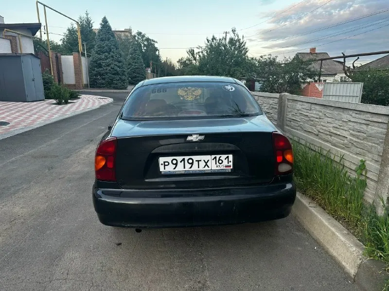 Chevrolet ланос 2007г, 1,5. машина на ходу, гбц после ремонта, двигатель исправлен, компрессия хорошая, масла поменяны, фильтра меняли. есть гур. проблемы с стояночным тормозом, кондиционер убран. по кузову свои недочеты имеются, видно на фото. требуется небольшая работа с электрикой. цена 110.000₽ небольшой торг номер телефона для связи и вопросов по документам +79490897975. 📞 звоните: +7(949)0897975 - фотография - 1