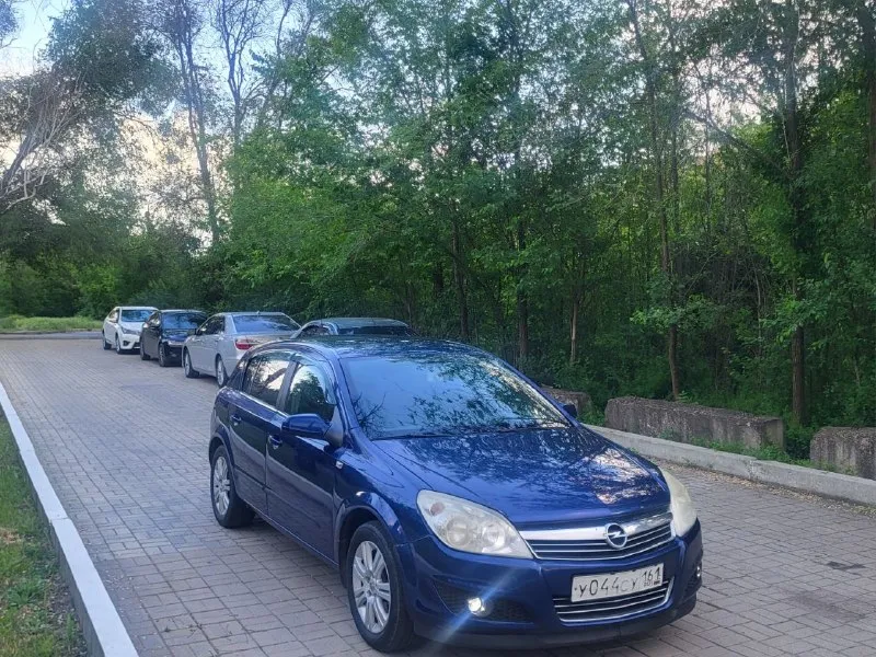 Продам авто opel astra h рейсталинг ( opel астра н) цена: 465.000 руб пробег: 200.000 год выпуска: 2008 год город: донецк номер: +79498515415 +79490860631(max, telegram) автомобиль в отличном состояние для своих лет, очень надежная, семейная и практичная машина. без подводных камней. в таком состояние за такие деньги на авторынке найти тяжело. отличная комплектация: климат холодит, подогревы, партронок, мультируль, хорошая аудио система, камера заднего вида, видеорегистратор, датчики дождя и света, и много других интересных функций. работает в автомобиле всё. переоформление без проблем, на любое сто готов поехать, два ключа, масло не расходует, коробка идеальная, двигатель без нареканий, ходовая перебранна. на остальные вопросы готов ответить по телефону. 📲 tg: ⚡️ 📞 звоните: +7(949)8515415 - фотография - 3