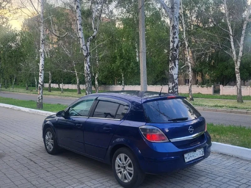 Продам авто opel astra h рейсталинг ( opel астра н) цена: 465.000 руб пробег: 200.000 год выпуска: 2008 год город: донецк номер: +79498515415 +79490860631(max, telegram) автомобиль в отличном состояние для своих лет, очень надежная, семейная и практичная машина. без подводных камней. в таком состояние за такие деньги на авторынке найти тяжело. отличная комплектация: климат холодит, подогревы, партронок, мультируль, хорошая аудио система, камера заднего вида, видеорегистратор, датчики дождя и света, и много других интересных функций. работает в автомобиле всё. переоформление без проблем, на любое сто готов поехать, два ключа, масло не расходует, коробка идеальная, двигатель без нареканий, ходовая перебранна. на остальные вопросы готов ответить по телефону. 📲 tg: ⚡️ 📞 звоните: +7(949)8515415 - фотография - 5