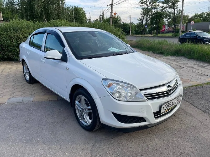 Opel astra h - 2011 год, седан, 1.8 бензин, механика, 🔤🔤🔤🔤🔤🔤🔤🔤🔤🔤 прочитайте всю информацию про автомобиль внимательно! в продаже капсула времени! любые проверки, сто и тд! автотека и вся история прозрачная и совпадает с описанием!!! родного пробега 99 тысяч километров! один собственник за всю историю, машина покупалась в официальном дилере, эксплуатация сугубо местная! весь комплект ключей! самая полнейшая комплектация которая существует, парктроники, климат контроль двух зонный, подогрев сидений, круиз контроль, и много чего еще! так же стоит дорогая сигнализация. второй комплект зимней резине на дисках в подарок цена 850 тысяч рублей для более детальной информации звоните ! ▶️смотреть больше фото◀️ +79495180296 или обмен 📞 звоните: +7(949)5180296 - фотография - 1