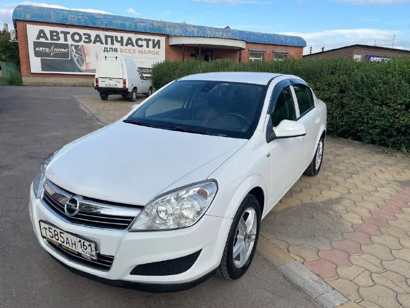 Opel astra h - 2011 год, седан, 1.8 бензин, механика, 🔤🔤🔤🔤🔤🔤🔤🔤🔤🔤 прочитайте всю информацию про автомобиль внимательно! в продаже капсула времени! любые проверки, сто и тд! автотека и вся история прозрачная и совпадает с описанием!!! родного пробега 99 тысяч километров! один собственник за всю историю, машина покупалась в официальном дилере, эксплуатация сугубо местная! весь комплект ключей! самая полнейшая комплектация которая существует, парктроники, климат контроль двух зонный, подогрев сидений, круиз контроль, и много чего еще! так же стоит дорогая сигнализация. второй комплект зимней резине на дисках в подарок цена 850 тысяч рублей для более детальной информации звоните ! ▶️смотреть больше фото◀️ +79495180296 или обмен 📞 звоните: +7(949)5180296 - фотография - 2