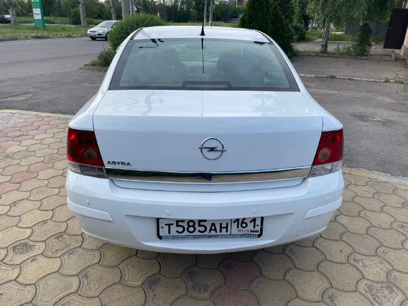 Opel astra h - 2011 год, седан, 1.8 бензин, механика, 🔤🔤🔤🔤🔤🔤🔤🔤🔤🔤 прочитайте всю информацию про автомобиль внимательно! в продаже капсула времени! любые проверки, сто и тд! автотека и вся история прозрачная и совпадает с описанием!!! родного пробега 99 тысяч километров! один собственник за всю историю, машина покупалась в официальном дилере, эксплуатация сугубо местная! весь комплект ключей! самая полнейшая комплектация которая существует, парктроники, климат контроль двух зонный, подогрев сидений, круиз контроль, и много чего еще! так же стоит дорогая сигнализация. второй комплект зимней резине на дисках в подарок цена 850 тысяч рублей для более детальной информации звоните ! ▶️смотреть больше фото◀️ +79495180296 или обмен 📞 звоните: +7(949)5180296 - фотография - 5