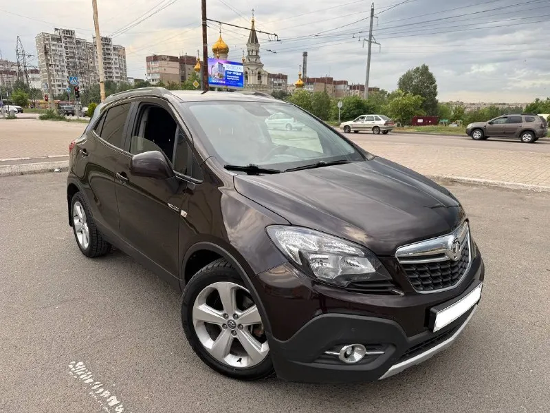 Opel mokka 2014 год 1.4т бензин на обычном автомате! родной пробег 184000км, хорошее состояние:мотор работает ровно без посторонних шумов и ошибок. коробка переключает четко без толчков и рывков. кузов оцинкованный! цена 850 000 рублей город донецк. юридически автомобиль полностью чист и готов к постановке на учет(техосмотр пройден) +79493710826 (telegram, max) по запросу отправим обзор автомобиля. 📞 звоните: +7(949)3710826 - фотография - 1