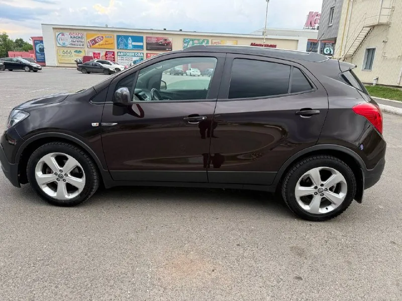 Opel mokka 2014 год 1.4т бензин на обычном автомате! родной пробег 184000км, хорошее состояние:мотор работает ровно без посторонних шумов и ошибок. коробка переключает четко без толчков и рывков. кузов оцинкованный! цена 850 000 рублей город донецк. юридически автомобиль полностью чист и готов к постановке на учет(техосмотр пройден) +79493710826 (telegram, max) по запросу отправим обзор автомобиля. 📞 звоните: +7(949)3710826 - фотография - 4