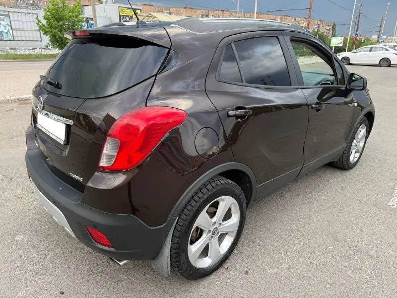 Opel mokka 2014 год 1.4т бензин на обычном автомате! родной пробег 184000км, хорошее состояние:мотор работает ровно без посторонних шумов и ошибок. коробка переключает четко без толчков и рывков. кузов оцинкованный! цена 850 000 рублей город донецк. юридически автомобиль полностью чист и готов к постановке на учет(техосмотр пройден) +79493710826 (telegram, max) по запросу отправим обзор автомобиля. 📞 звоните: +7(949)3710826 - фотография - 6