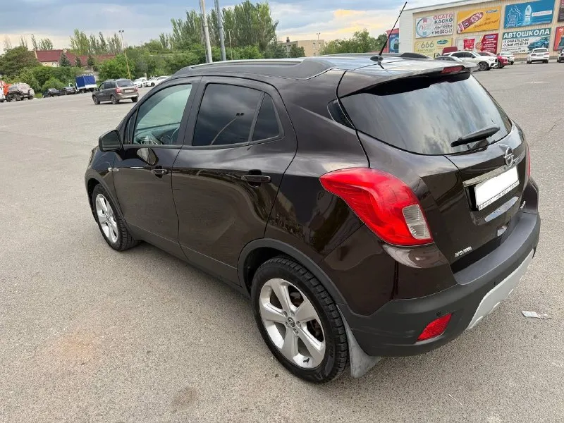 Opel mokka 2014 год 1.4т бензин на обычном автомате! родной пробег 184000км, хорошее состояние:мотор работает ровно без посторонних шумов и ошибок. коробка переключает четко без толчков и рывков. кузов оцинкованный! цена 850 000 рублей город донецк. юридически автомобиль полностью чист и готов к постановке на учет(техосмотр пройден) +79493710826 (telegram, max) по запросу отправим обзор автомобиля. 📞 звоните: +7(949)3710826 - фотография - 7