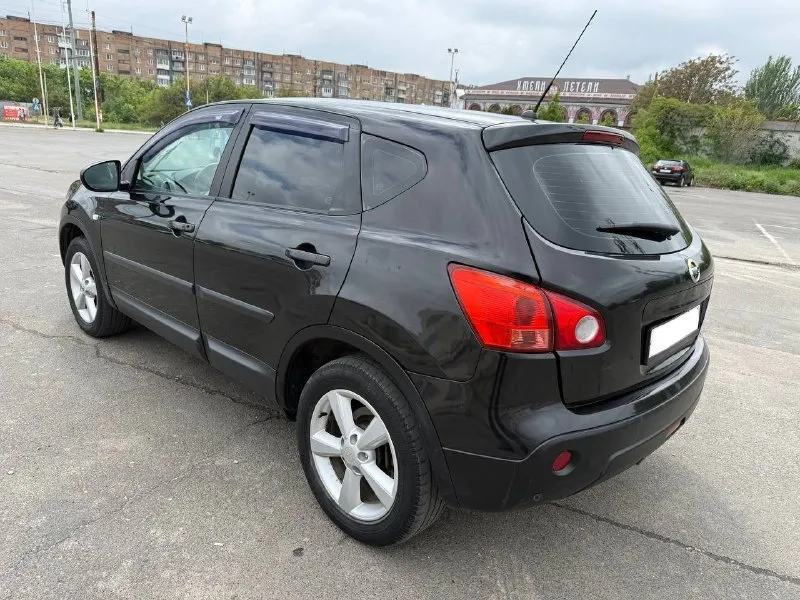 Nissan qashqai 2008 — 2.0 бензин, полный привод. подтвержденный родной пробег 196 000 км. отличное состояние. максимальная комплектация: панорамная крыша, все стекла родные, включая лобовое. оцинкованный кузов без коррозии. работает ровно, коробка переключает мягко. ходовая без стуков. автомобиль готов к эксплуатации — сел и поехал. полный порядок по документам, техосмотр пройден. цена: 780 000. г. донецк. контакт: +79493710826 (telegram, max). можем предоставить все данные по автомобилю. 📞 звоните: +7(949)3710826 - фотография - 4