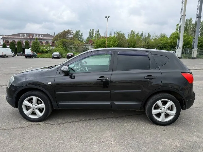 Nissan qashqai 2008 — 2.0 бензин, полный привод. подтвержденный родной пробег 196 000 км. отличное состояние. максимальная комплектация: панорамная крыша, все стекла родные, включая лобовое. оцинкованный кузов без коррозии. работает ровно, коробка переключает мягко. ходовая без стуков. автомобиль готов к эксплуатации — сел и поехал. полный порядок по документам, техосмотр пройден. цена: 780 000. г. донецк. контакт: +79493710826 (telegram, max). можем предоставить все данные по автомобилю. 📞 звоните: +7(949)3710826 - фотография - 7
