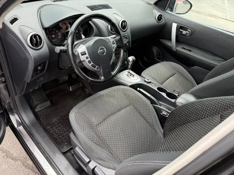 Nissan qashqai 2008 — 2.0 бензин, полный привод. подтвержденный родной пробег 196 000 км. отличное состояние. максимальная комплектация: панорамная крыша, все стекла родные, включая лобовое. оцинкованный кузов без коррозии. работает ровно, коробка переключает мягко. ходовая без стуков. автомобиль готов к эксплуатации — сел и поехал. полный порядок по документам, техосмотр пройден. цена: 780 000. г. донецк. контакт: +79493710826 (telegram, max). можем предоставить все данные по автомобилю. 📞 звоните: +7(949)3710826 - фотография - 9