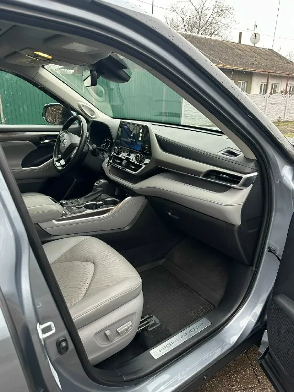 Продаю toyota highlander 2021 год в родном окрасе! пробег 69.000 мотор 3.5 297 л. с птс сделан 250 л. с до налоговая полный привод машина полностью вся в шумке! поклеена бронепленка бампер капот крылья и все зоны риски! вентиляция / подогрев сидений /электропривод сидений/память водительского сидения подогрев руля и дворников музыка jbl 10 колонок +сабвуфер+усилитель hellion ham 12 3-зоный климат контроль, полный электропакет, 7 мест. слепые зоны/адаптивный свет/электропривод багажника открытие багажника без рук led фары/безключевой доступ/безпроводная зарядка телефона камеры 360 лёгкосплавные диски r20 комплект зимней резины yokohama автозапуск starline предмаксимальная комплектация в машине есть все, кроме панорамы и проекции собственник осмотр макеевка кредит обмен цена 4.950.000 торг у капота +79185351352 +79493029795 📞 звоните: +7(949)3029795 - фотография - 5