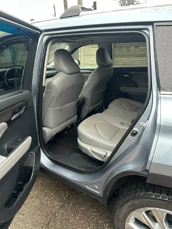 Продаю toyota highlander 2021 год в родном окрасе! пробег 69.000 мотор 3.5 297 л. с птс сделан 250 л. с до налоговая полный привод машина полностью вся в шумке! поклеена бронепленка бампер капот крылья и все зоны риски! вентиляция / подогрев сидений /электропривод сидений/память водительского сидения подогрев руля и дворников музыка jbl 10 колонок +сабвуфер+усилитель hellion ham 12 3-зоный климат контроль, полный электропакет, 7 мест. слепые зоны/адаптивный свет/электропривод багажника открытие багажника без рук led фары/безключевой доступ/безпроводная зарядка телефона камеры 360 лёгкосплавные диски r20 комплект зимней резины yokohama автозапуск starline предмаксимальная комплектация в машине есть все, кроме панорамы и проекции собственник осмотр макеевка кредит обмен цена 4.950.000 торг у капота +79185351352 +79493029795 📞 звоните: +7(949)3029795 - фотография - 7