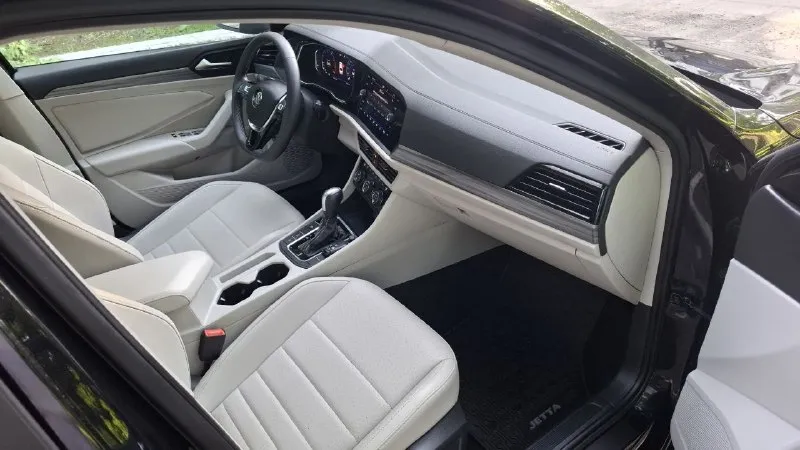 Volkswagen джета 2021г. комплектация sel. пробег 45т. климат контроль. адаптивный круиз. кожаный салон с подогревом всех сидений. подогрев руля. датчики слепых зон. безключивой доступ к дверям. кнопка старт стоп. сенсорная приборная панель. большой монитор с камерой заднего вида. датчики помехи перед и зад. люк. обслуженая. возможен обмен. цена 1.850.000м. р. +79493026707.он же мах. телегр. 📲 tg: юрий 📞 звоните: +7(949)3026707 - фотография - 3
