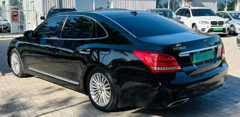 ❤️hyundai equus двигатель:3.8 ⛽️вид топлива:бензин ⚙️кпп:акпп кузов:седан пробег: 197.000 км 📅год выпуска: 2016 💰цена: 1.680.000 руб •усилитель руля. •эл стеклоподъёмники •мультимедиа •климат контроль 4х зонный •подогревы всех сидений •вентиляция всех сидений •приводы всех сидений •привод руля с обогревом •без ключевой доступ •дотяжки дверей и багажника •складывания зеркал •камера заднего вида •подсветка салона •альконтара •задний полный пакет управления акустикой и климат контролем автомобиля 🚘автосалон автото4ка продажа возможна : ✅наличный расчет 9️⃣4️⃣9️⃣5️⃣1️⃣1️⃣1️⃣1️⃣5️⃣6️⃣ 🌎находимся по адресу 📍г. мариуполь ул. макара мазая 4️⃣1️⃣ с 10.00 до18.00 - фотография - 6