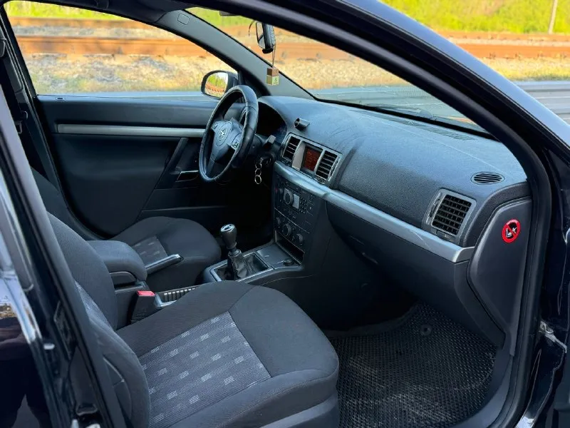 Продам: opel vectra c 1.8 бензин, механика 2008 года выпуска кузов хороший не гнилой днище, пороги, арки без ржавчины очень много вложили в авто техника новой машины кондиционер электронные стеклоподъемники, гур, магнитола сигнализация пробег оригинал 201.000 км можем ехать на любые сто и проверять я только за, за авто не стыдно звоните все по тел расскажу ухоженный автомобиль цена490.000руб. +79493829905 феникс +79198860059 мтс 📞 🇷🇺 звоните: +7(919)8860059 - фотография - 5