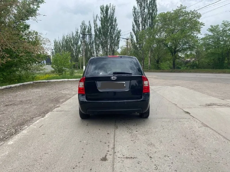 Продам киа карэнс 2008год. Объем 2.0 коробка обычный автомат. Пробег 175 090 оригинал. За всё время один собственник. Зелёная автотека. Машина в хорошем состоянии пройдено большое то. Двигатель, коробка, салон на отлично. Полная комплектация. В машине работает каждая кнопка. Машиной останетесь довольны. Кто ищет себе хорошую машину, это именно этот вариант.
Цена 750₽ торг присутствует.
Более подробная информация по телефону +79494936731 макеевка. - фотография - 3