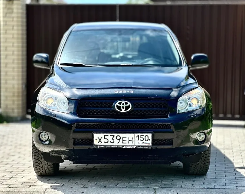 Продам шикарного toyota rav-4 2006 года на автомате с родным пробегом 191.000км!! и единственным хозяином подтверждено автотекой и состоянием машины! также автотека вся зелёная✅для своих лет машина сохранилось просто в идеальнейшем состоянии и не требует вложений от слова совсем! по кузову нет ржавчины, жучков вздутий и других дефектов которое могут быть на данных авто! машина в неимоверном состоянии и внешнем виде. по технике все тоже в идеальном состоянии! двигатель работает так как должен работать без посторонних звуков. коробка тоже переключает все скорости плавно и без пинков коробка не вариатор! по ходовой части все хорошо нечего не гремит и не стучит вся подвеска срабатывает очень хорошо и плавно. за авто следили и ухаживали и ездили с умом и все то проходили вовремя! в комплектацию входит: климат контроль 2-х зонный, подогревы передних сидений, датчик дождя, 4 стеклоподъемника и много всего другого. звоните по номеру телефона: +79497031926 цена: 1.255.000₽ хороший торг быстрому покупателю! - фотография - 2
